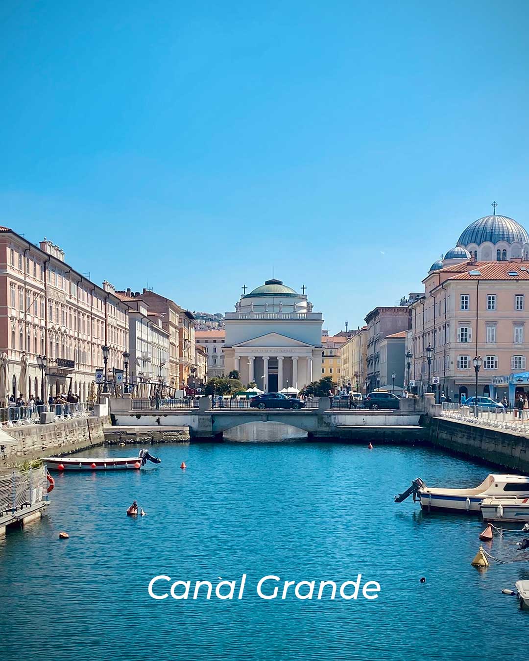 Canal Grande and colorful buildings