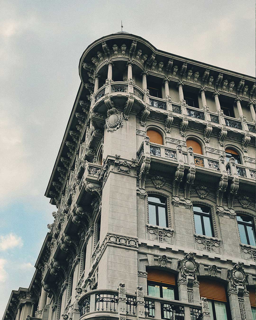 Casa Terni Smolars in Trieste, photographed from below with a view toward the corner of the ornate Art Nouveau facade